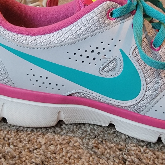 Nike Women's Gray and Teal Athletic Shoes - Picture 2 of 7